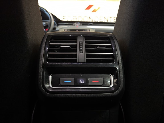 Volkswagen Passat 24 of 26