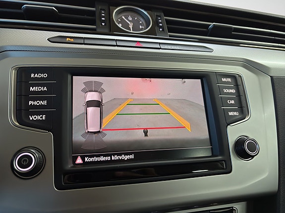 Volkswagen Passat 18 of 26