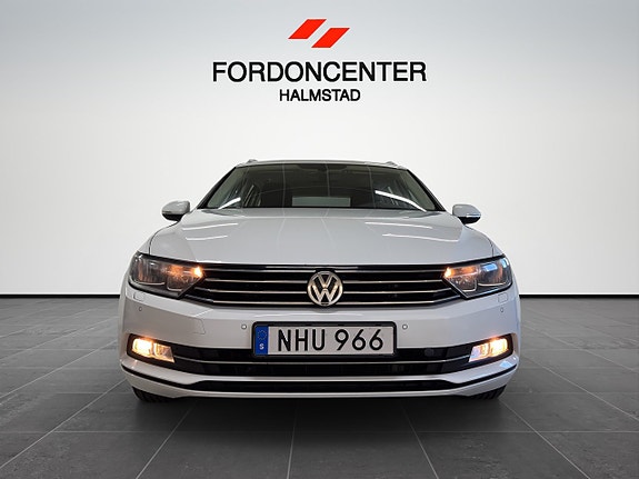 Volkswagen Passat 2 of 26
