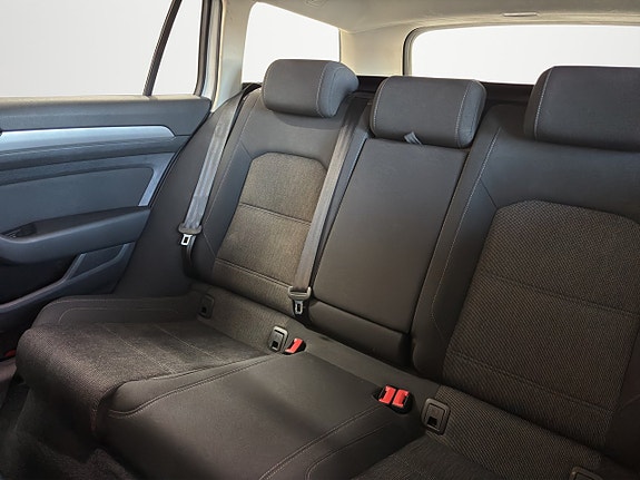 Volkswagen Passat 22 of 26