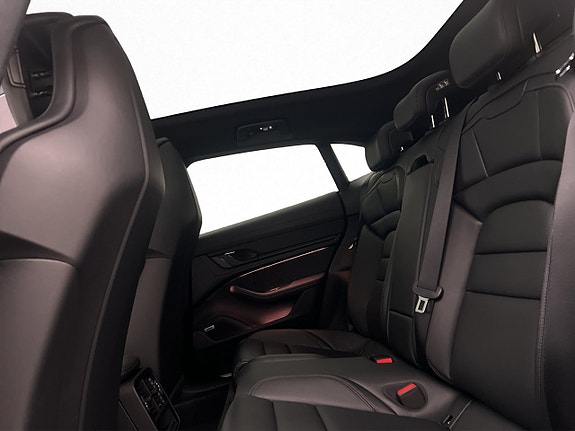 Porsche Taycan Sport Turismo 13 of 30