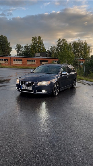 Volvo V70 2 of 4
