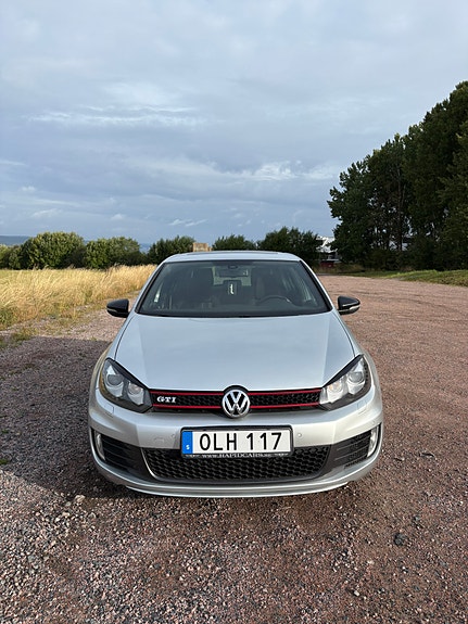 Volkswagen Golf VI 2 of 12