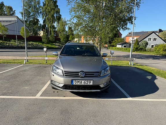 Volkswagen Passat Alltrack 3 of 6
