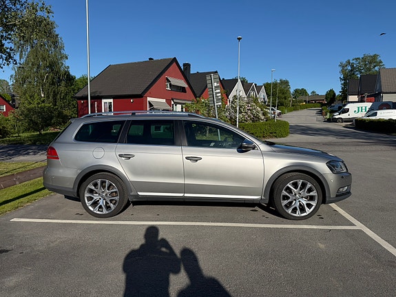 Volkswagen Passat Alltrack 2 of 6