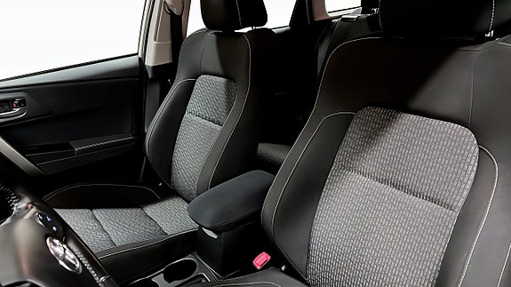 Toyota Auris 8 of 21