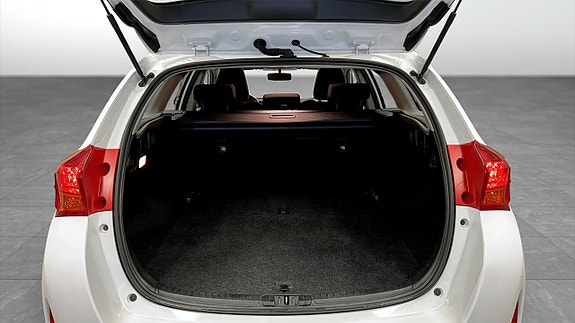 Toyota Auris 12 of 21