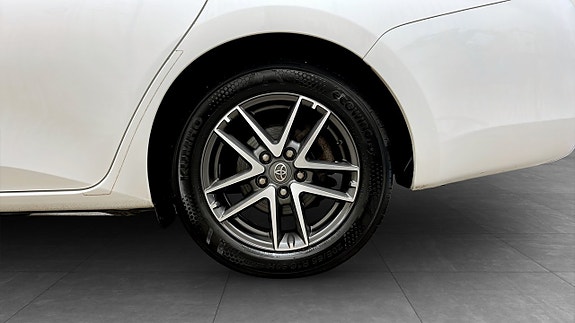 Toyota Auris 6 of 21