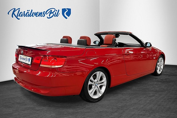 BMW 320i 11 of 18