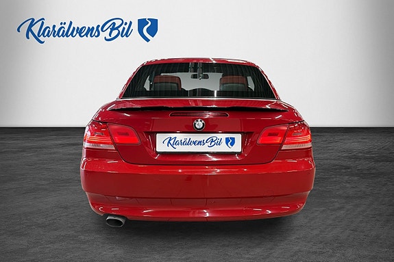 BMW 320i 7 of 18