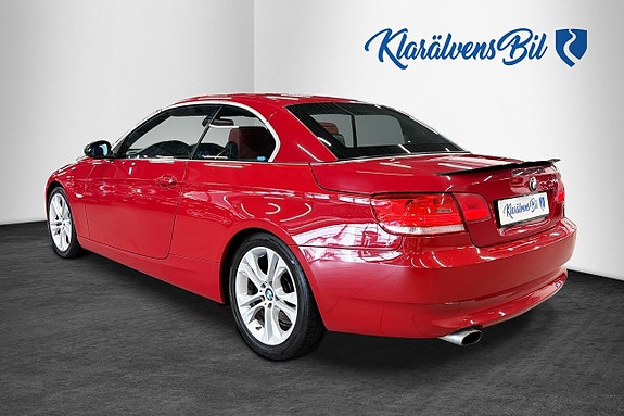 BMW 320i 3 of 18