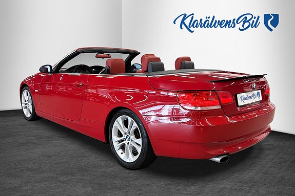 BMW 320i 9 of 18