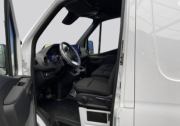 Mercedes-Benz eSprinter 420 5 of 10
