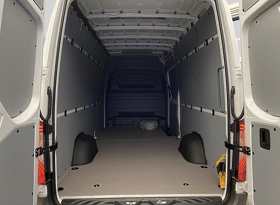 Mercedes-Benz eSprinter 420 8 of 10