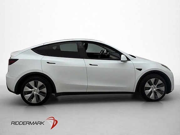 Tesla Model Y 9 of 30