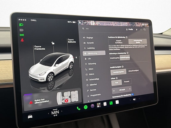 Tesla Model Y 23 of 30