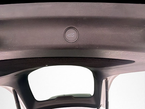 Tesla Model Y 29 of 30