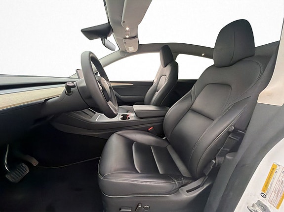 Tesla Model Y 12 of 30