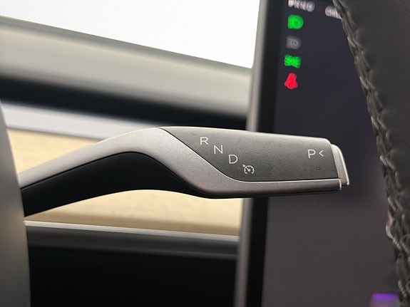 Tesla Model Y 18 of 30