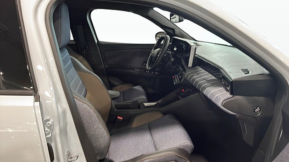 Renault 5 E-Tech 3 of 10