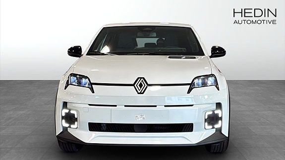 Renault 5 E-Tech 8 of 10