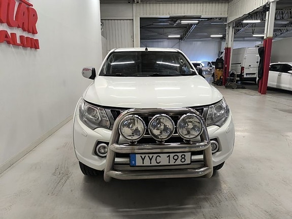 Mitsubishi L200 2 of 10