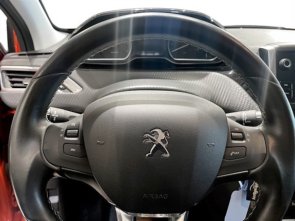 Peugeot 208 7 of 15