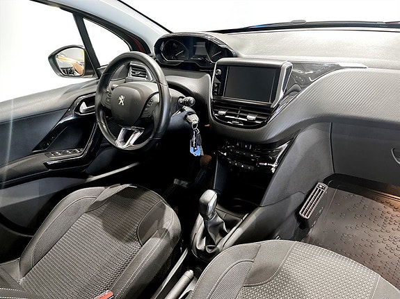 Peugeot 208 11 of 15