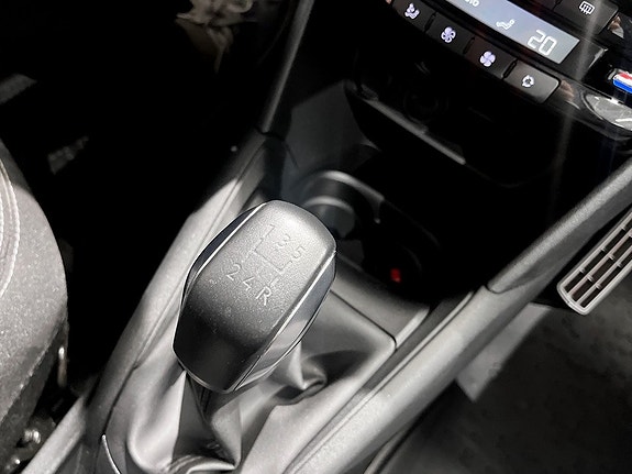 Peugeot 208 10 of 15