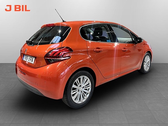 Peugeot 208 3 of 15