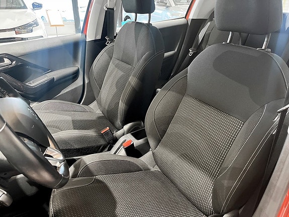 Peugeot 208 4 of 15
