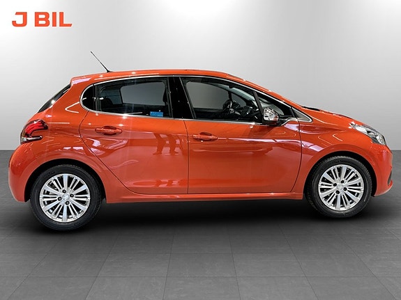 Peugeot 208 13 of 15