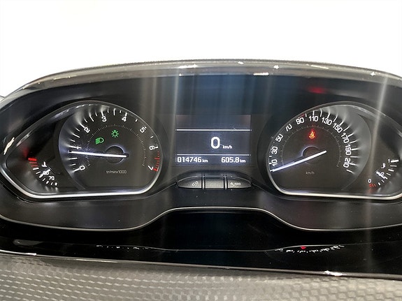 Peugeot 208 8 of 15