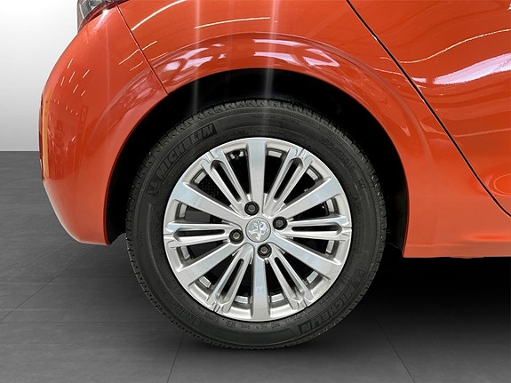 Peugeot 208 14 of 15