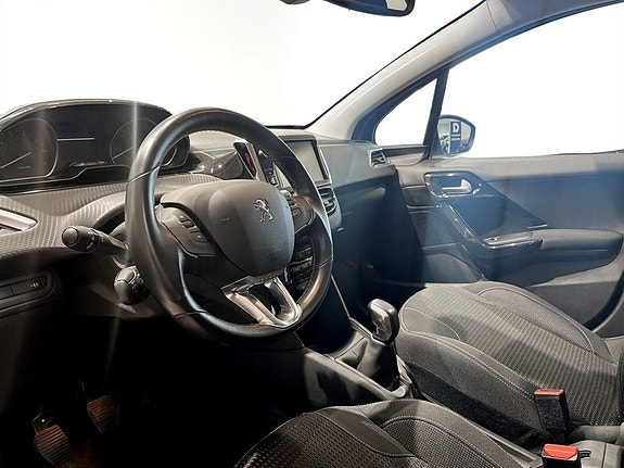Peugeot 208 5 of 15