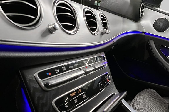 Mercedes-Benz E300 12 of 18