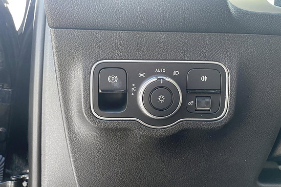 Mercedes-Benz GLB200 d 21 of 29