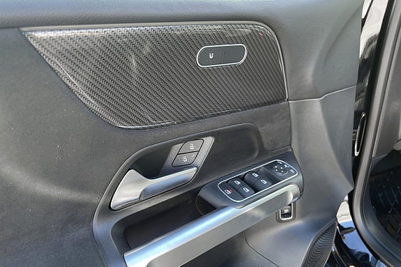 Mercedes-Benz GLB200 d 20 of 29