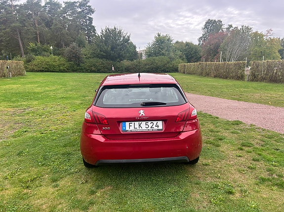 Peugeot 308 4 of 7