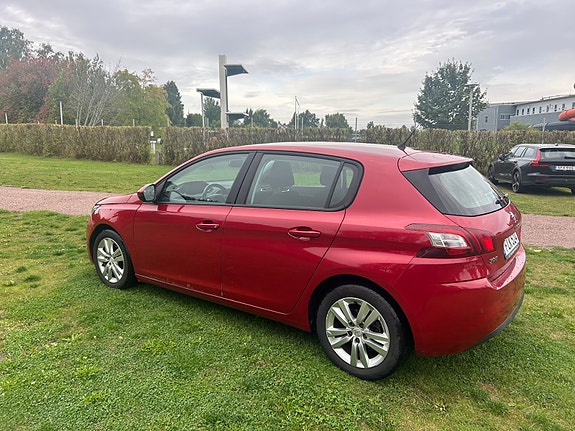 Peugeot 308 3 of 7