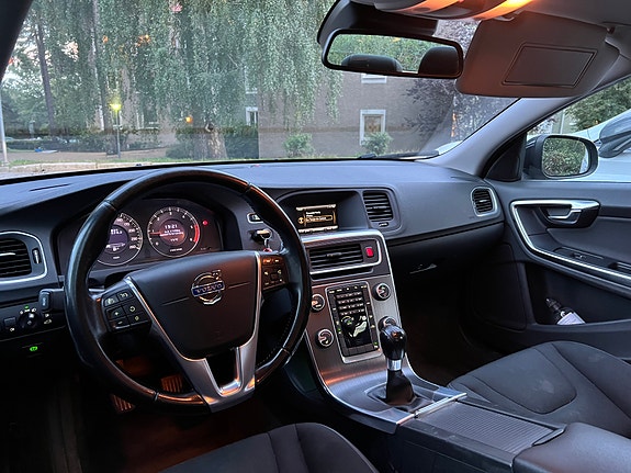 Volvo S60 9 of 13