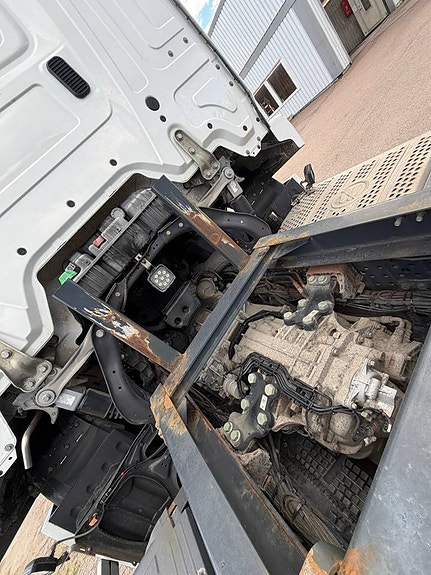 Mercedes-Benz Actros container chassi 9 of 12