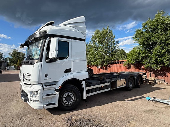 Mercedes-Benz Actros container chassi 2 of 12