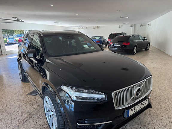 Volvo XC90 2 of 8