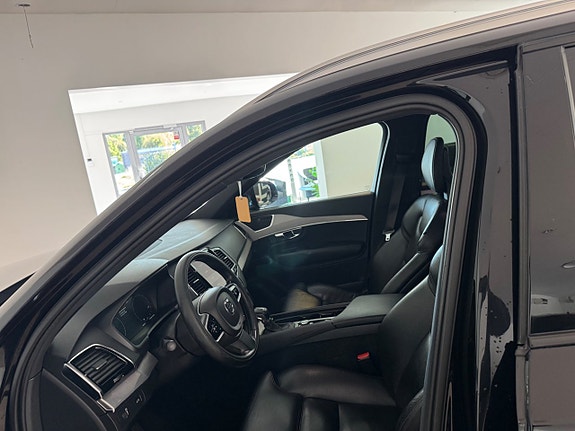 Volvo XC90 6 of 8