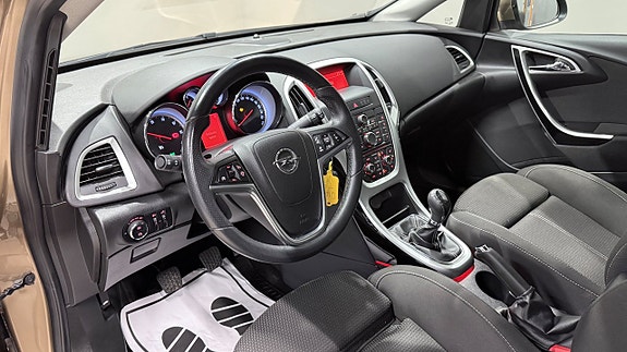 Opel Astra 8 of 15