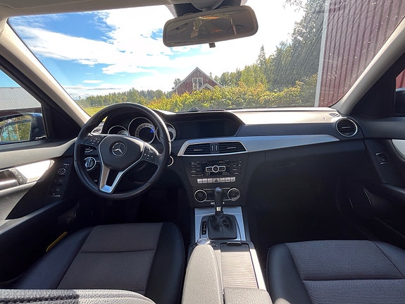 Mercedes-Benz C180 2 of 15