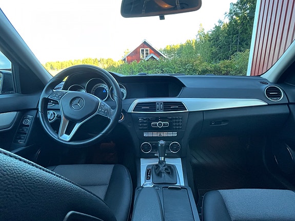 Mercedes-Benz C180 11 of 15