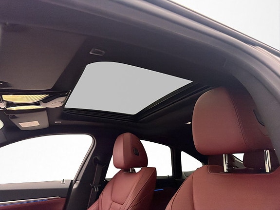 BMW i4 13 of 30