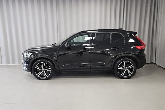 Volvo XC40 2 of 12